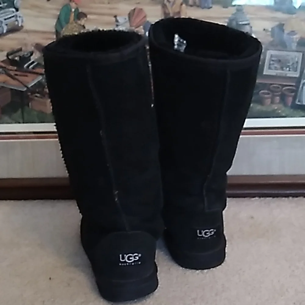 Women's Black UGG Boots, Size 5 - Picture 4 of 10